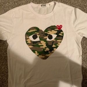 Cdg camouflage heart graphic t-shirt